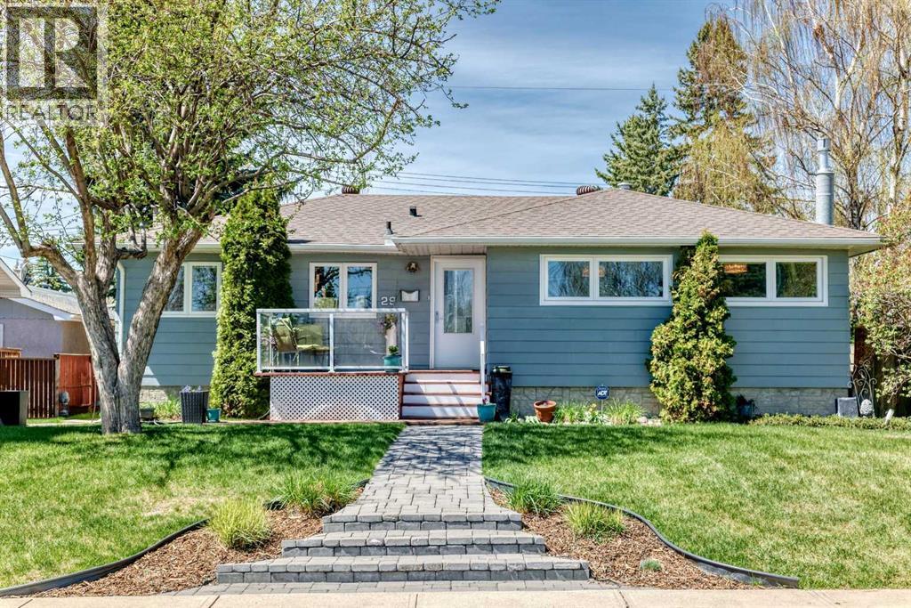 29 Chisholm Crescent Nw Property Photo 1