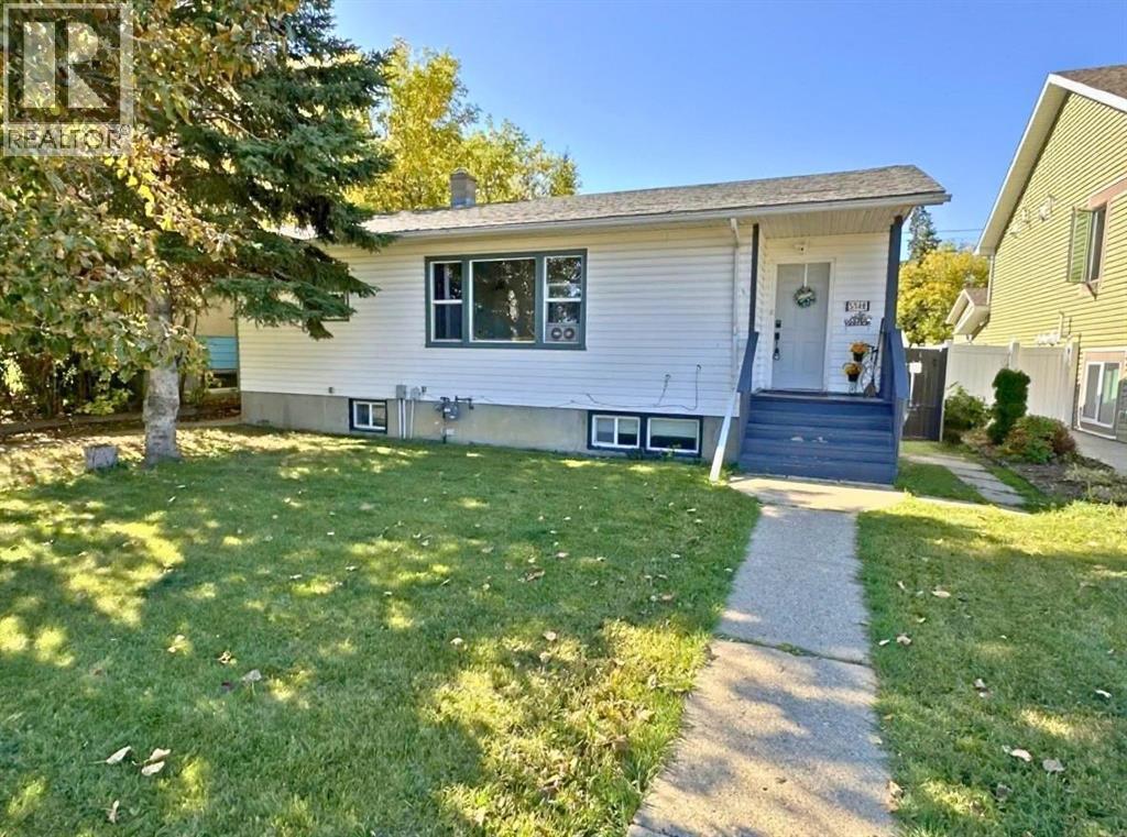 5548 44 Avenue Property Photo 1