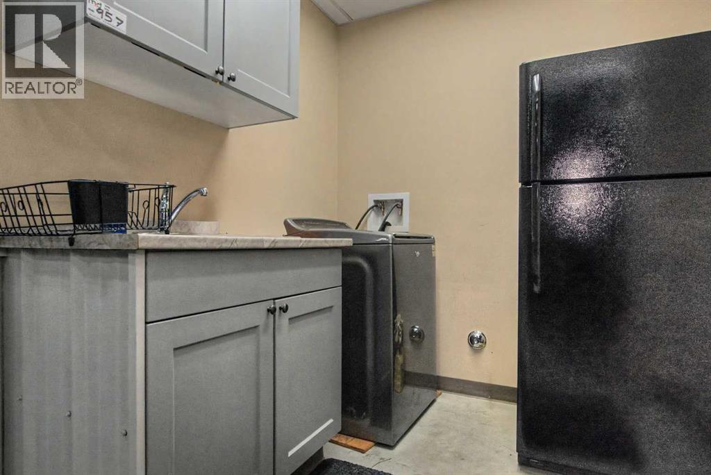 8502 115 Street Property Photo 5