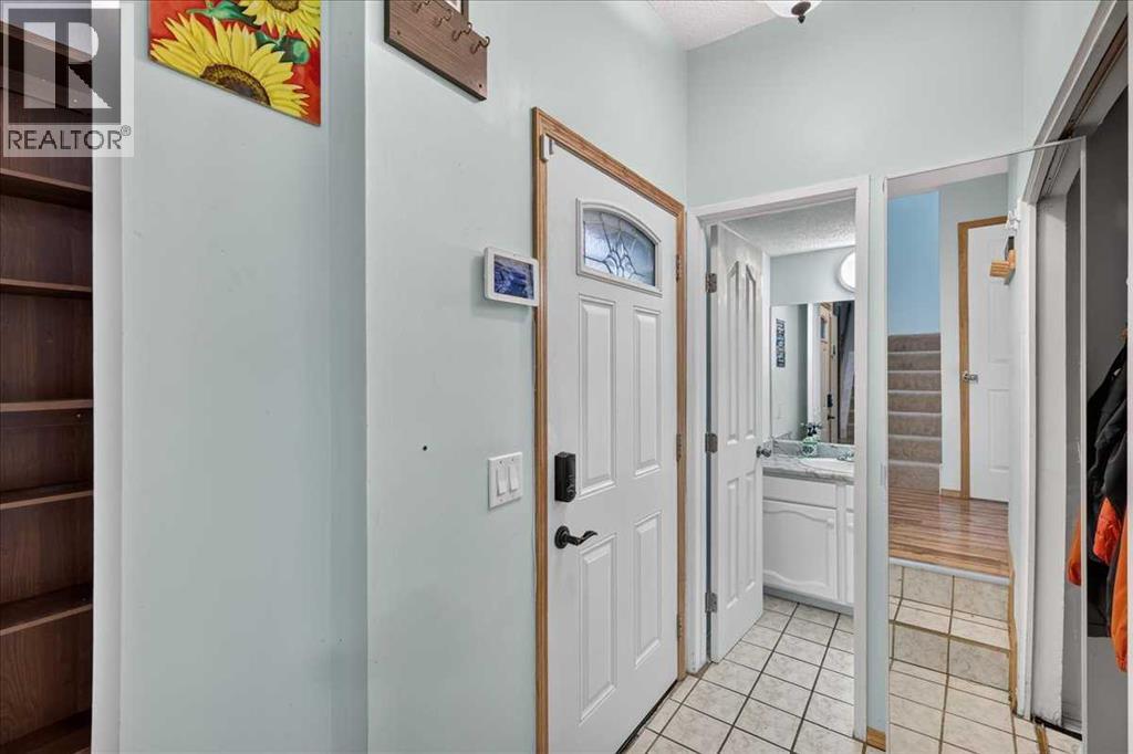 120 Aboyne Place Ne Property Photo 4