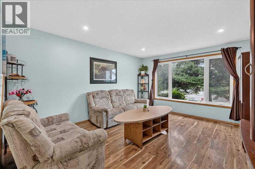 120 Aboyne Place Ne Property Photo 6