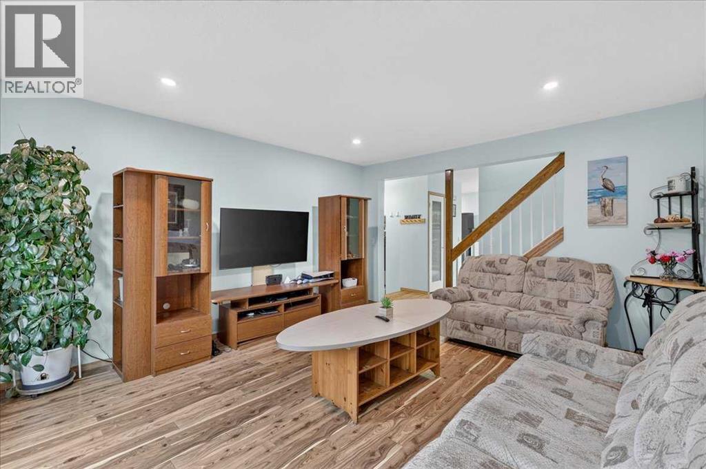 120 Aboyne Place Ne Property Photo 7