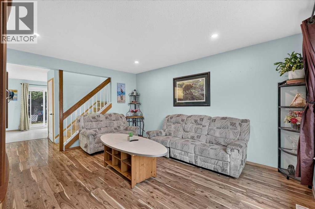 120 Aboyne Place Ne Property Photo 8