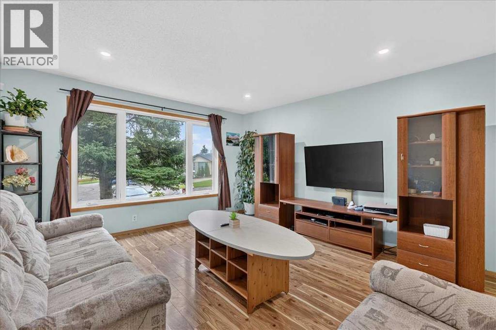 120 Aboyne Place Ne Property Photo 10