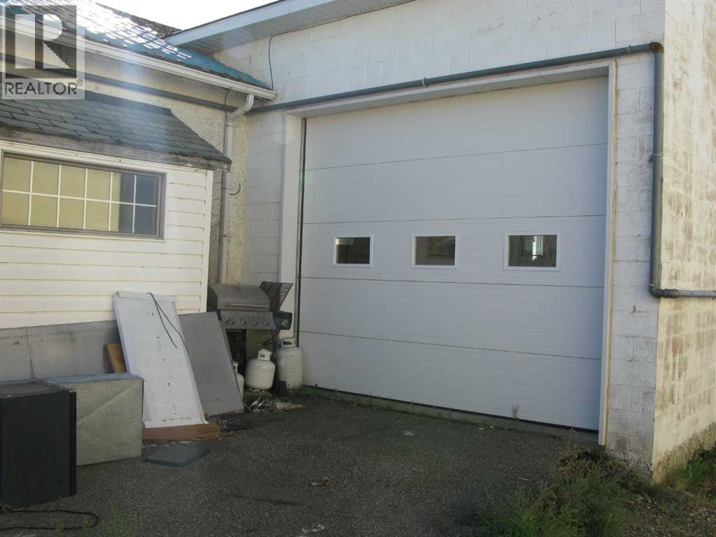 433 2 Avenue Property Photo 14