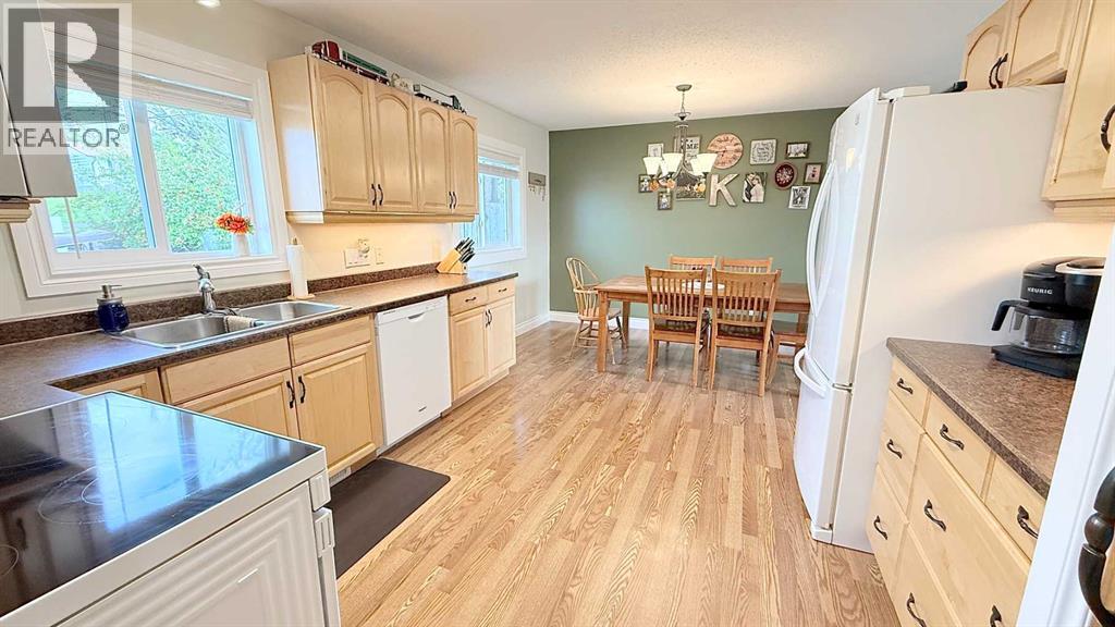 5317 Birch Crescent Property Photo 6