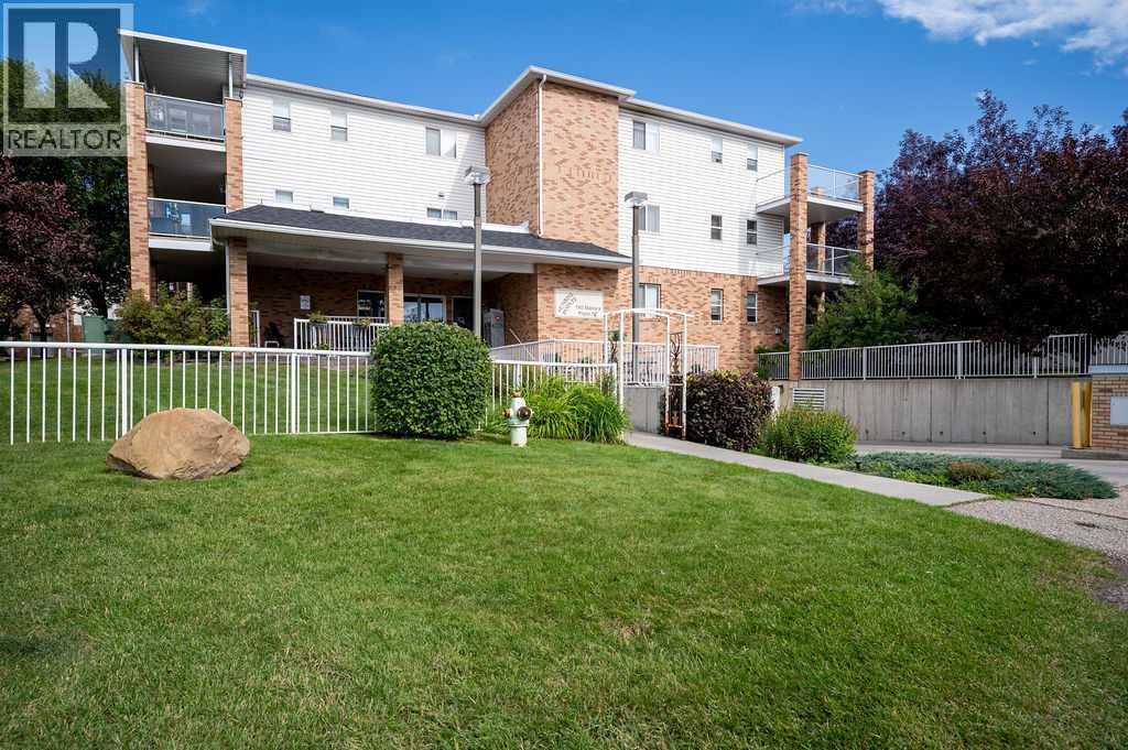 165 Manora Place Northeast Property Photo 1