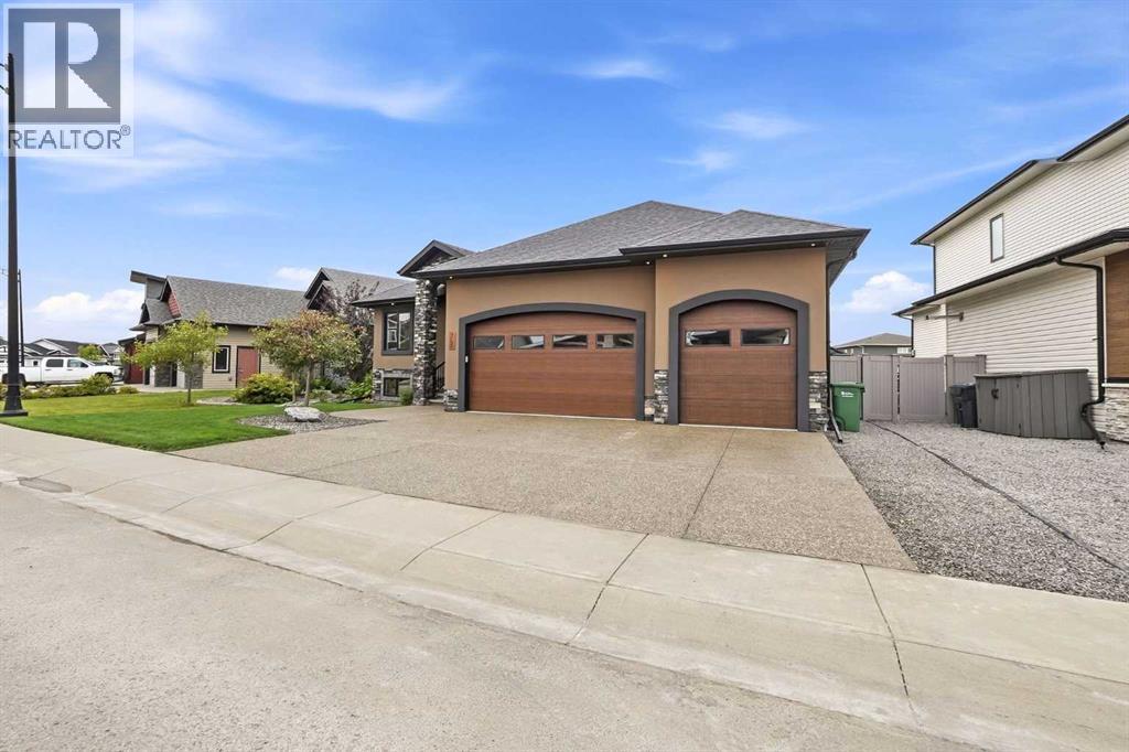 73 Lundberg Crescent Property Photo 3