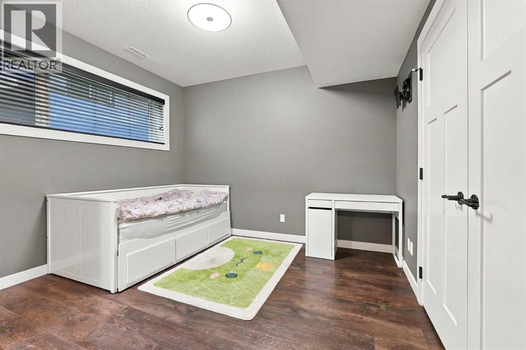 73 Lundberg Crescent Property Photo 32