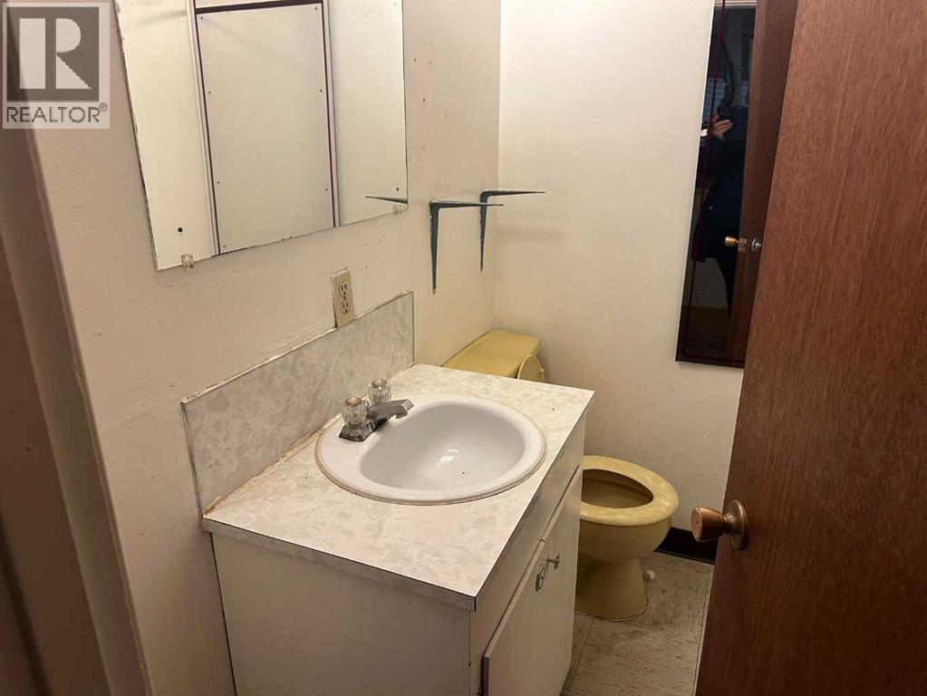4919 50 Street Property Photo 11