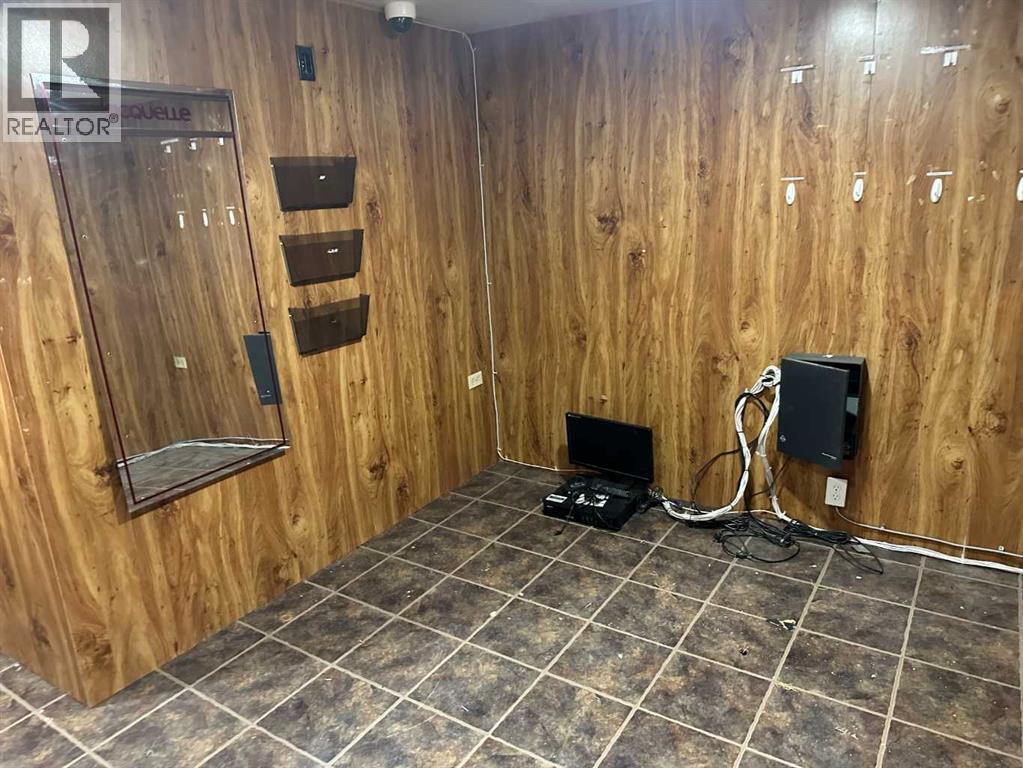 4919 50 Street Property Photo 14