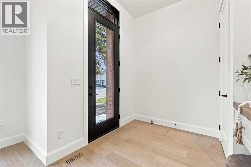 707a 33 Street Nw Property Photo 2