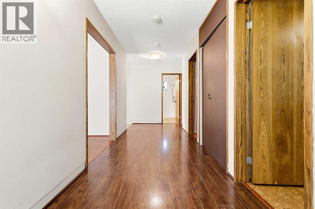 944 Canna Crescent Sw Property Photo 5