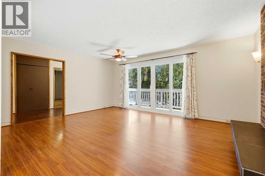 944 Canna Crescent Sw Property Photo 10
