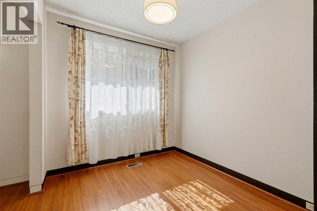 944 Canna Crescent Sw Property Photo 13