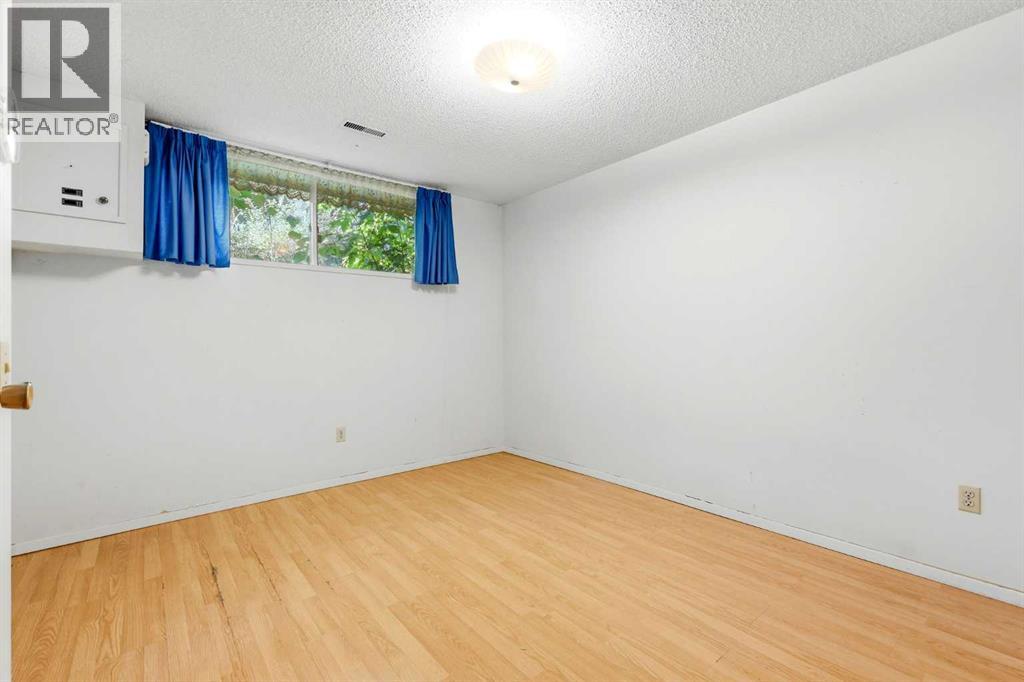 944 Canna Crescent Sw Property Photo 33
