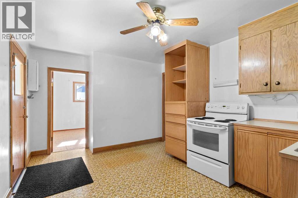 320 4 Avenue S Property Photo 2