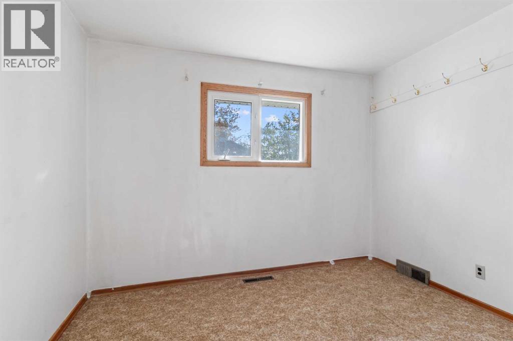 320 4 Avenue S Property Photo 7