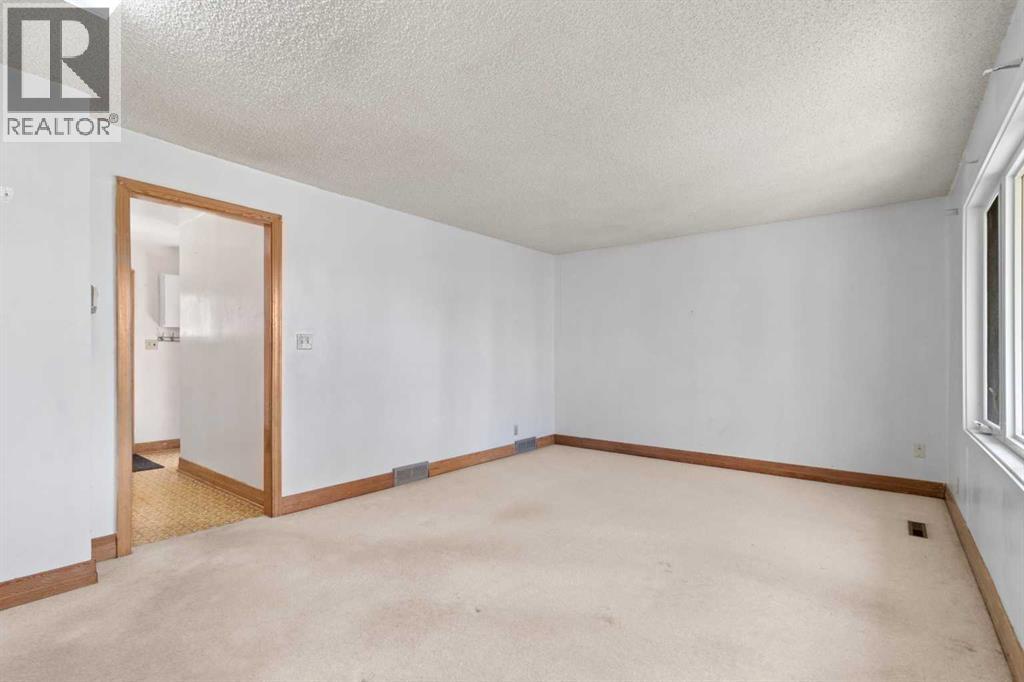 320 4 Avenue S Property Photo 8