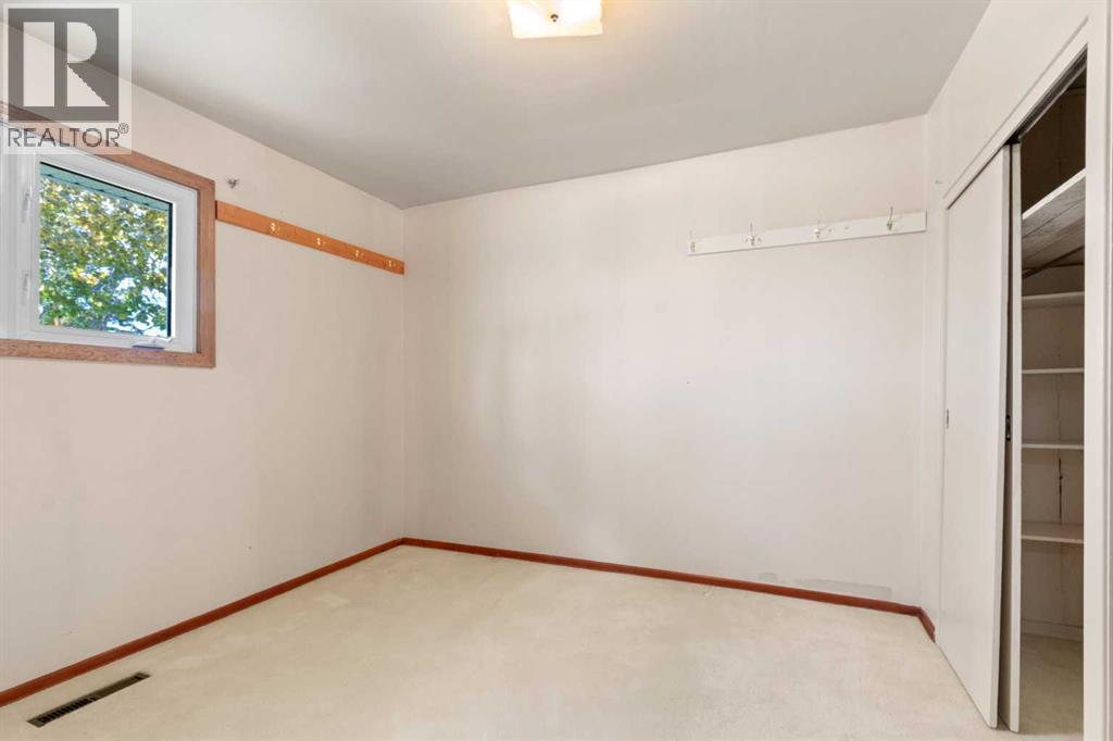 320 4 Avenue S Property Photo 9