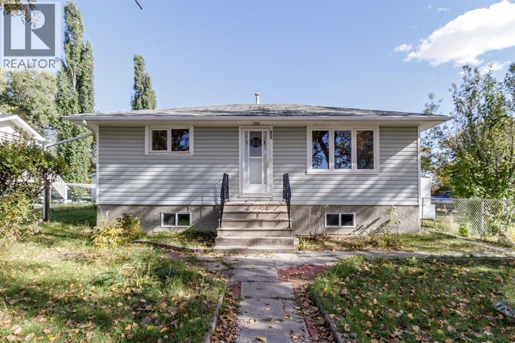 320 4 Avenue S Property Photo 23