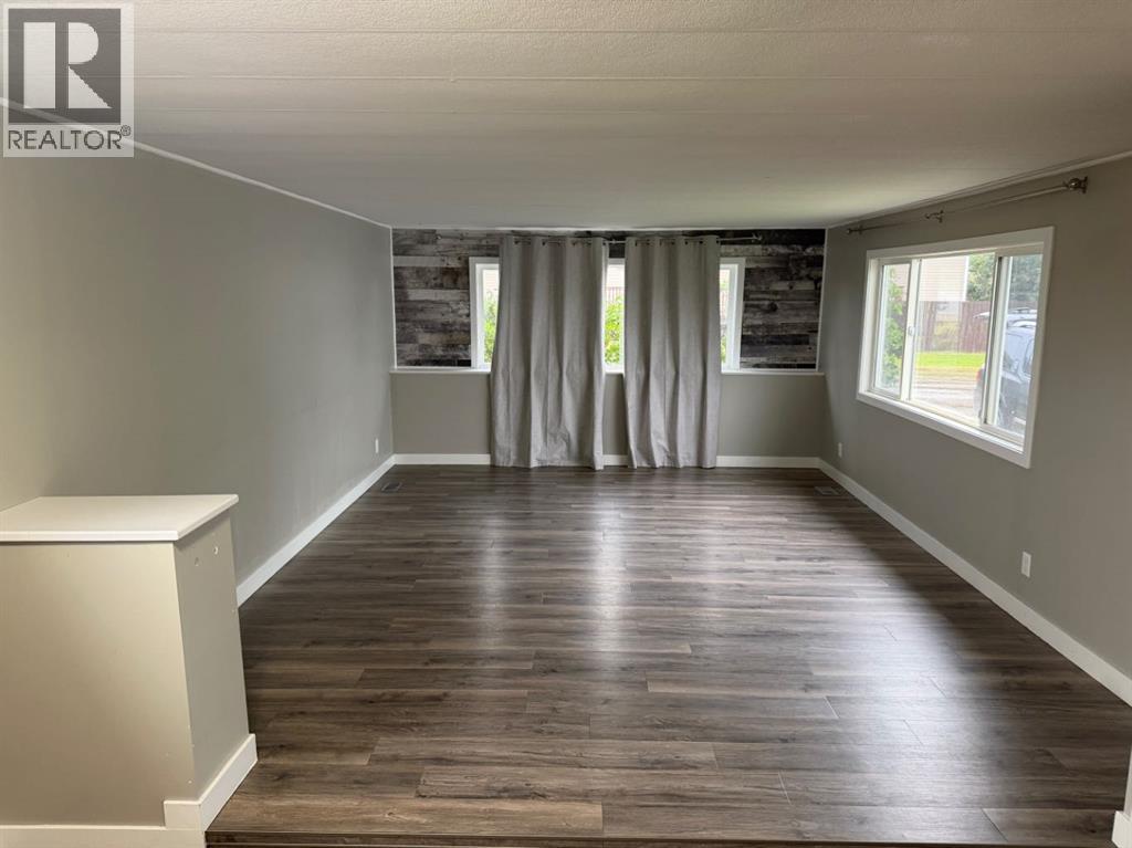 11918 98 Street Property Photo 2