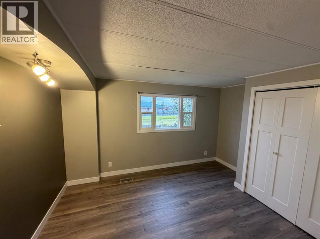 11918 98 Street Property Photo 7