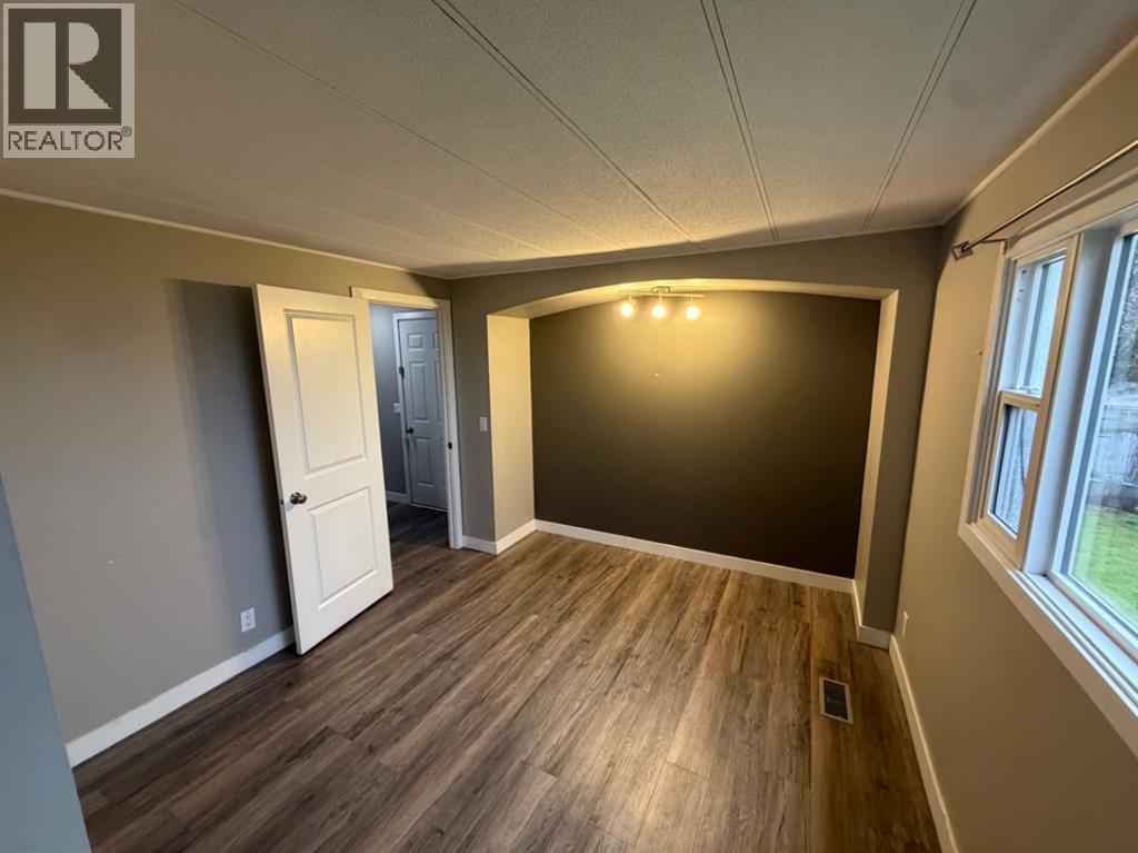 11918 98 Street Property Photo 8