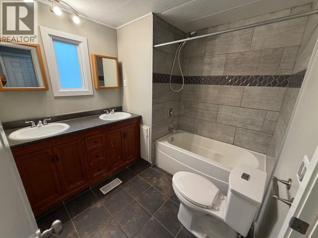 11918 98 Street Property Photo 9