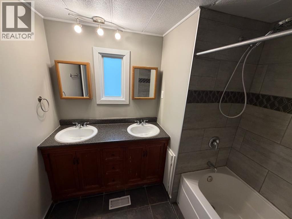 11918 98 Street Property Photo 10