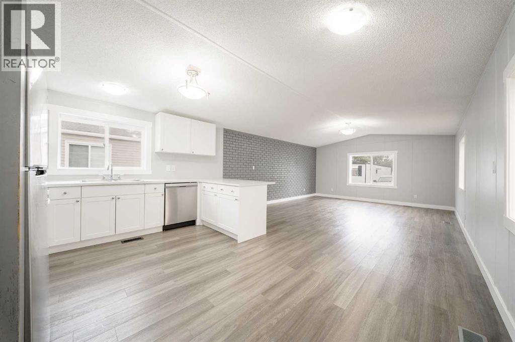 6220 17 Avenue Southeast Property Photo 2