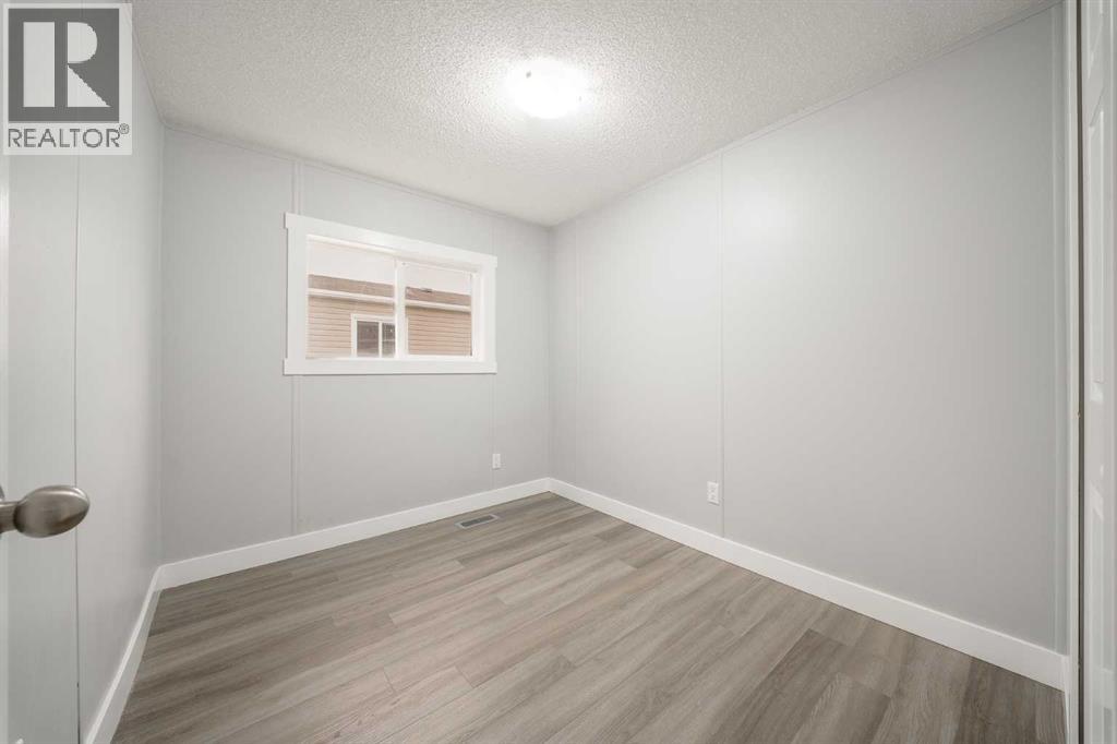 6220 17 Avenue Southeast Property Photo 8