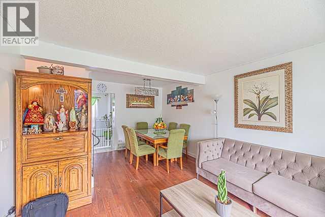 3326 Radcliffe Drive Se Property Photo 6
