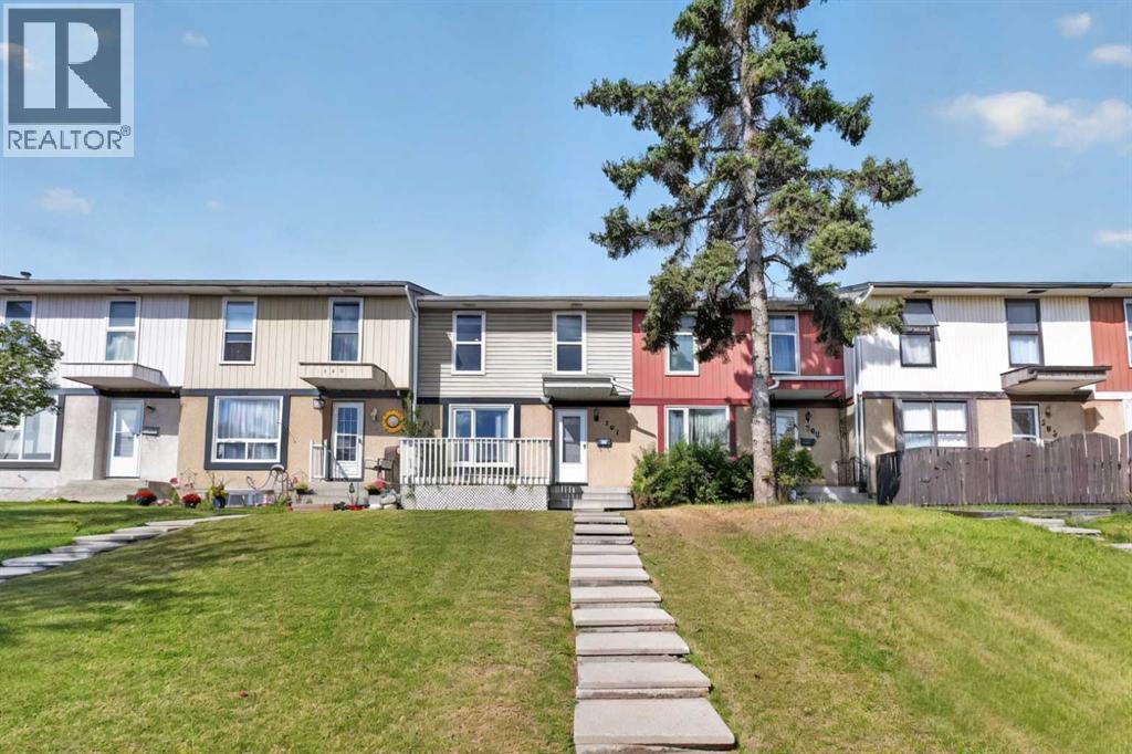 207 Penworth Drive Se Property Photo 1