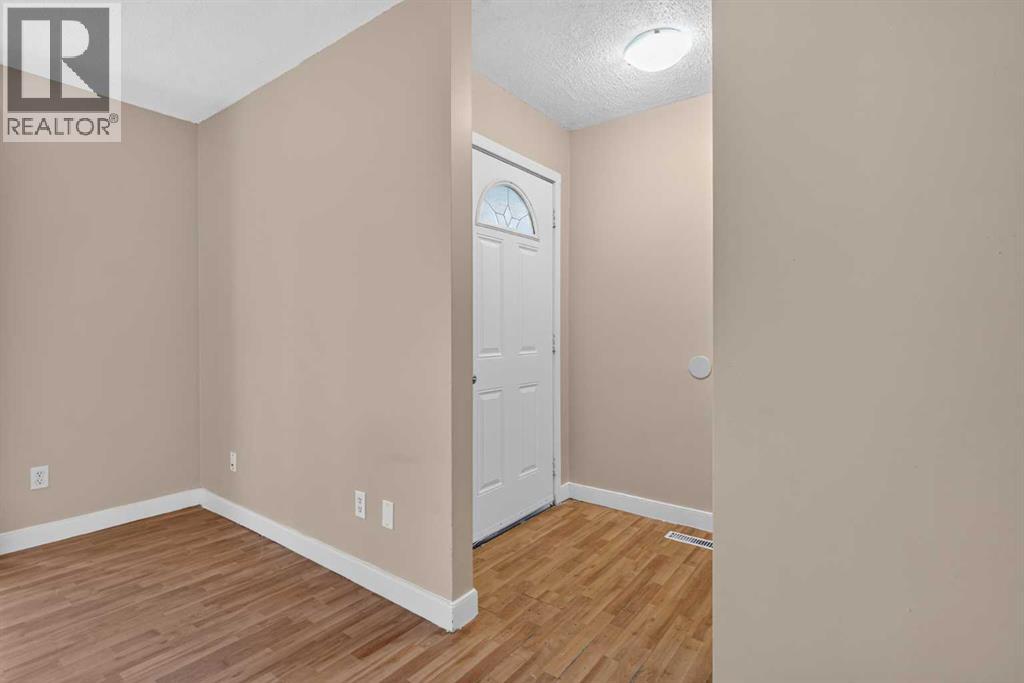 112 Abalone Place Ne Property Photo 3