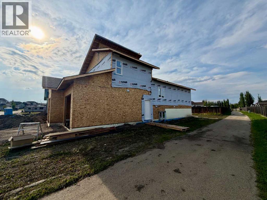 9212 95 Avenue Property Photo 2