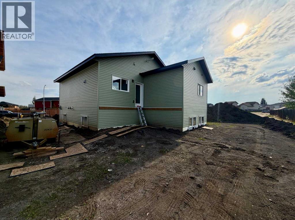9216 95 Avenue Property Photo 3