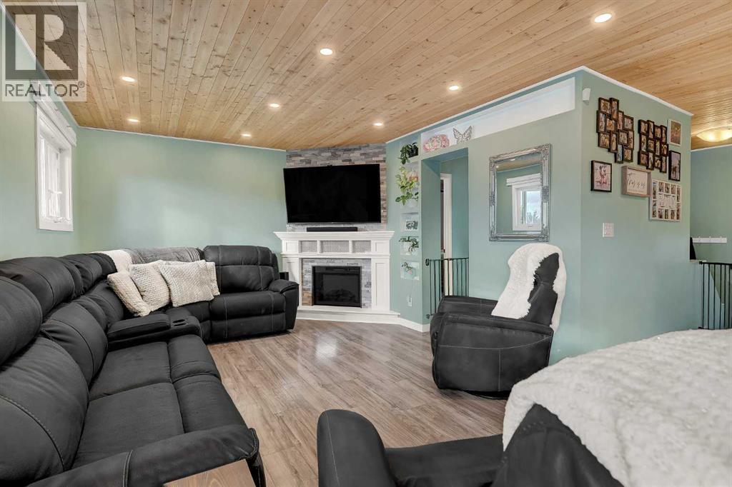 9238 111 Avenue Property Photo 4