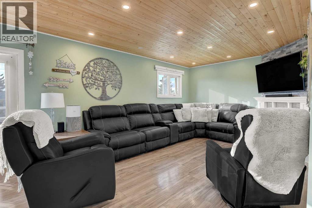 9238 111 Avenue Property Photo 5