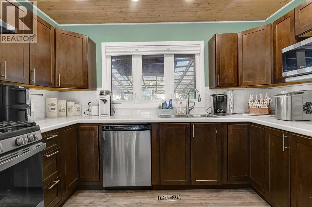 9238 111 Avenue Property Photo 12