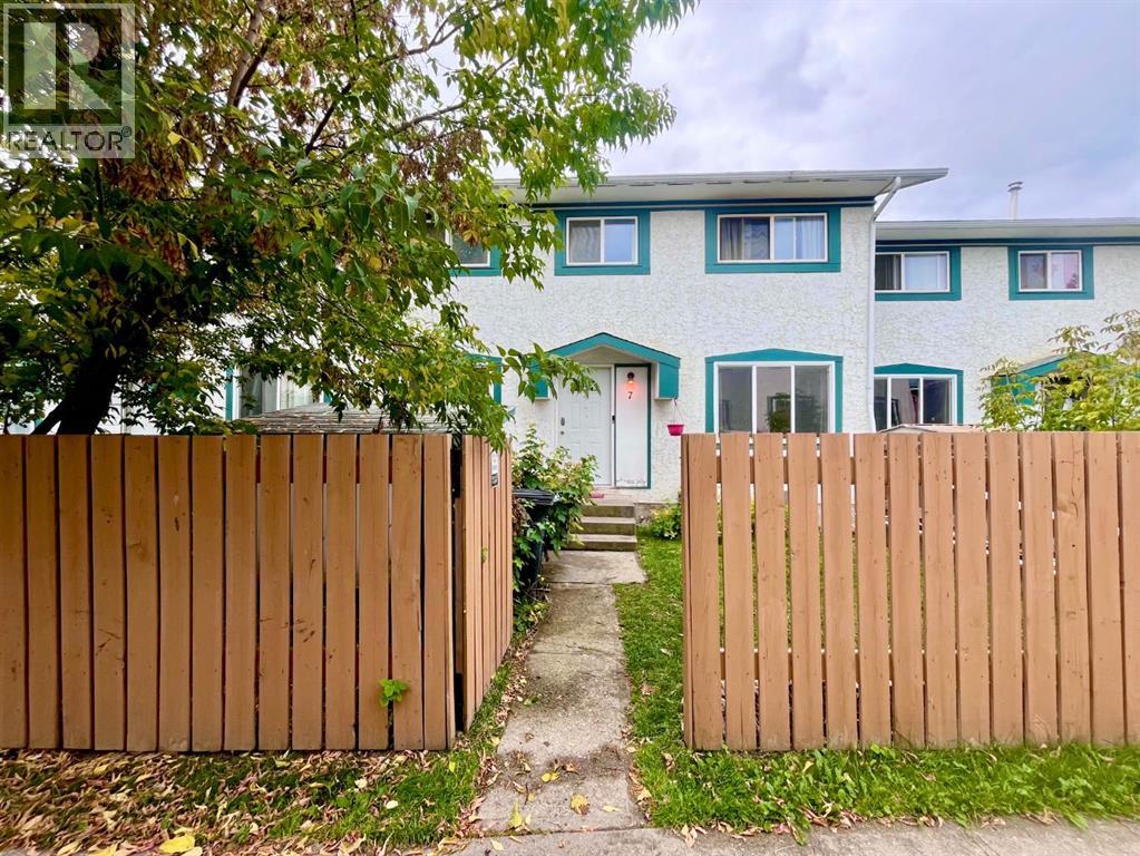 110 Tamarack Avenue Photo de la propriété 1
