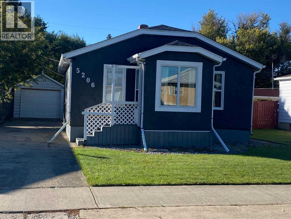 5206 44 Avenue Property Photo 1