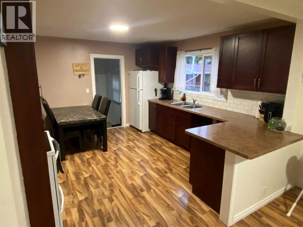 5206 44 Avenue Property Photo 5