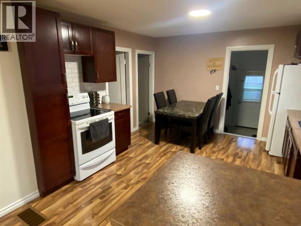 5206 44 Avenue Property Photo 6