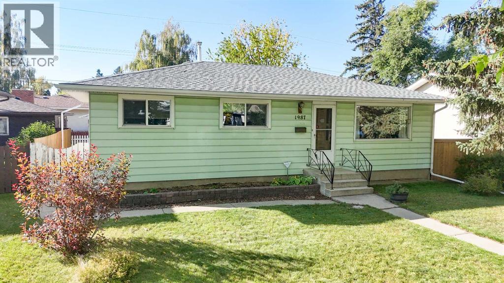 1987 Cottonwood Crescent Se Property Photo 1