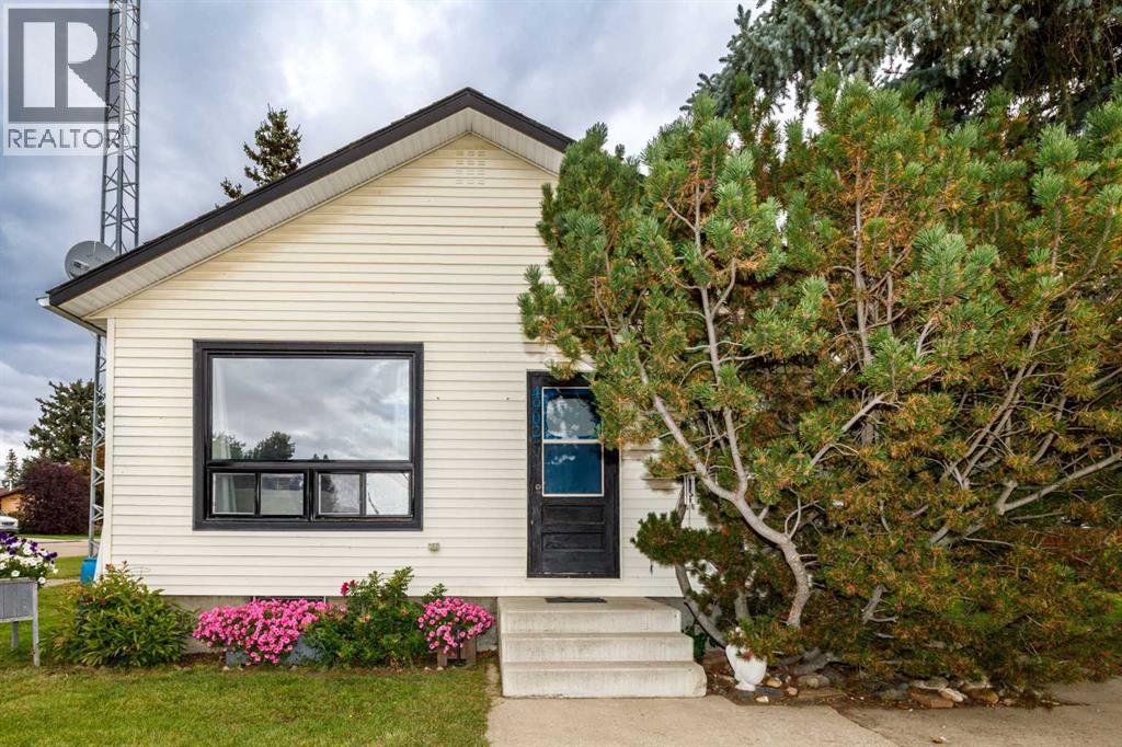 4902 52 Street Property Photo 1
