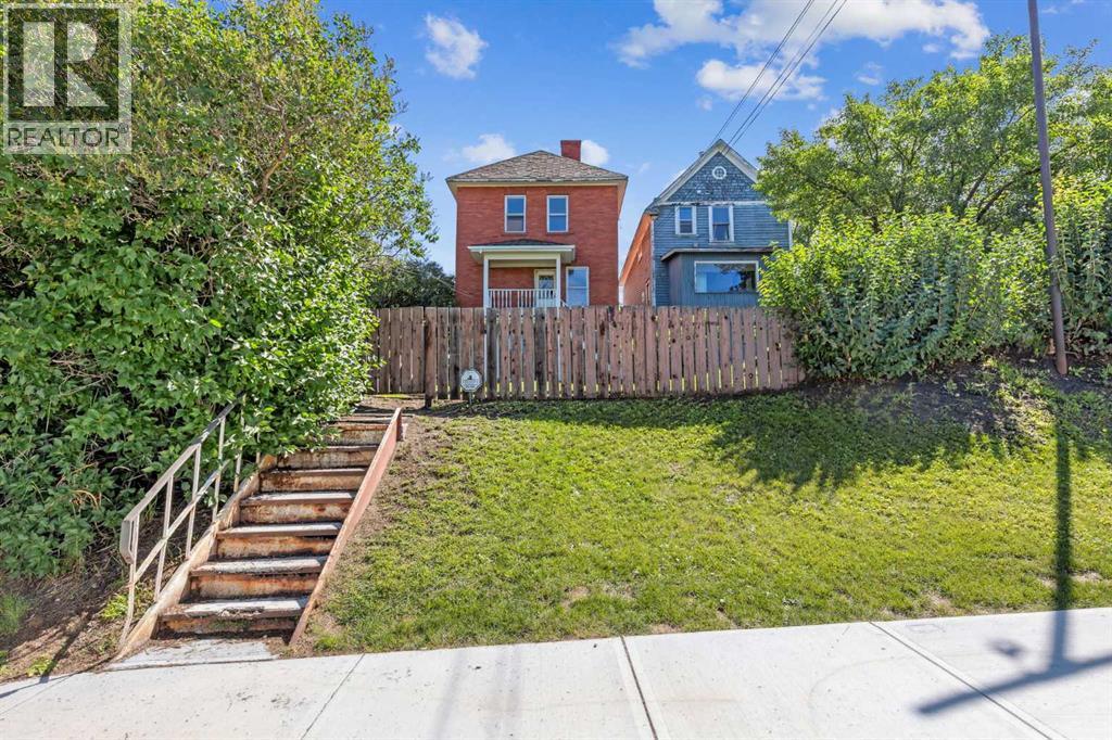 1823 18a Street Sw Property Photo 3