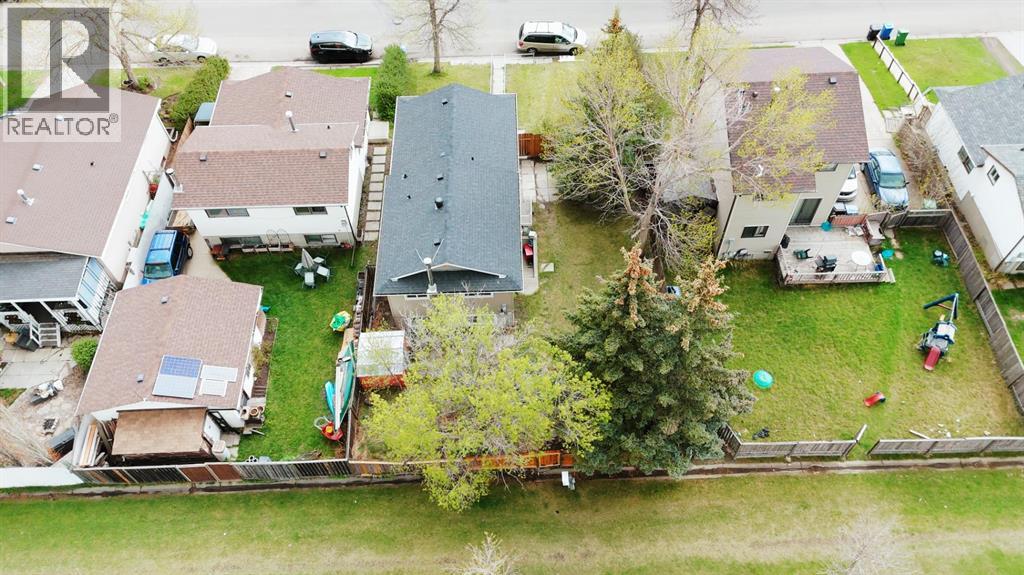 36 Castleglen Way Ne Property Photo 6