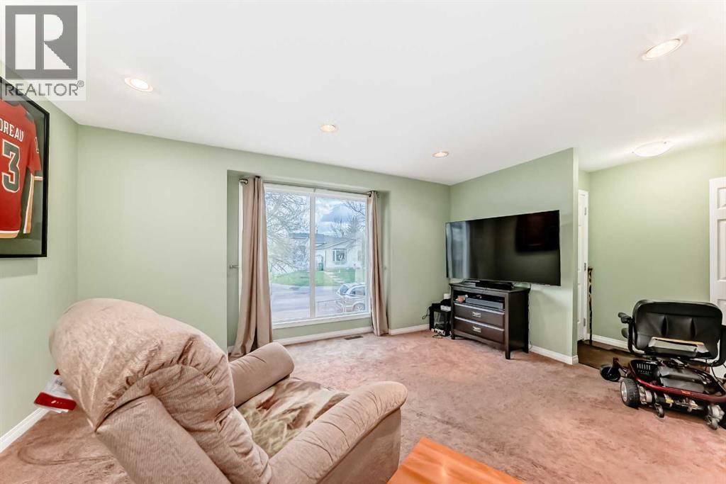 36 Castleglen Way Ne Property Photo 9