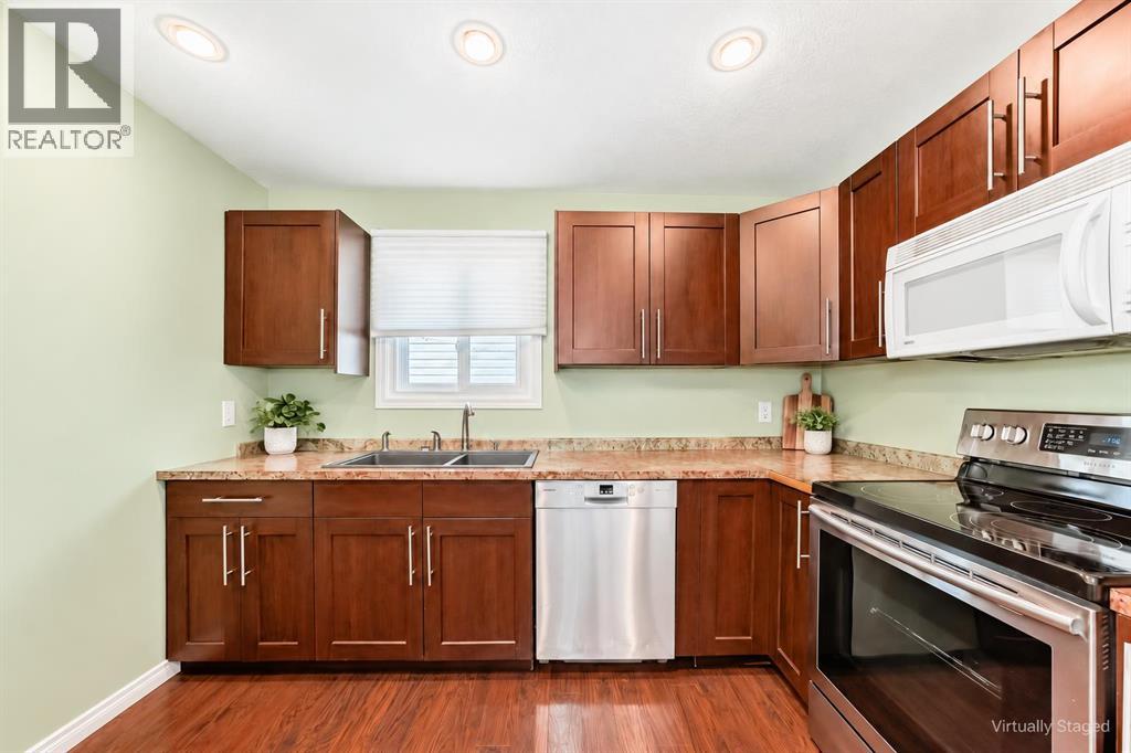 36 Castleglen Way Ne Property Photo 14